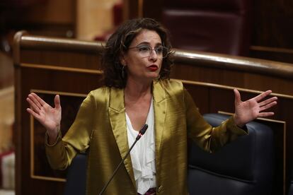 La ministra de Hacienda, María Jesús Montero, en el Congreso.