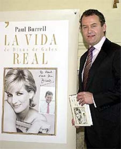 Paul Burrell, junto a un cartel de su libro, ayer en Madrid.