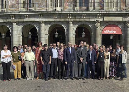 El candidato de Izquierda Unida, Fausto Fernández, se reafirmó en la presentación de su candidatura -en la Casa de la Panadería de la Plaza Mayor- en el mismo programa y en la misma lista que en los comicios anteriores. Anunció también su disposición a negociar: "Si la izquierda tiene mayoría, gobernará la izquierda, con gobierno o sin gobierno de IU". Fernández, acompañado de sus colaboradores y las principales figuras de su lista electoral, contó también con la presencia del coordinador general de su partido, Gaspar Llamazares.