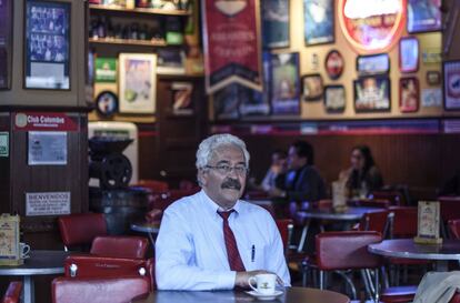 El sociólogo venezolano Tomás Páez, en un café de Bogotá.