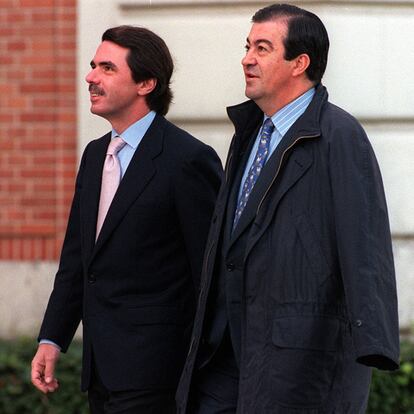 Aznar y Álvarez-Cascos en La Moncloa, en 2000.