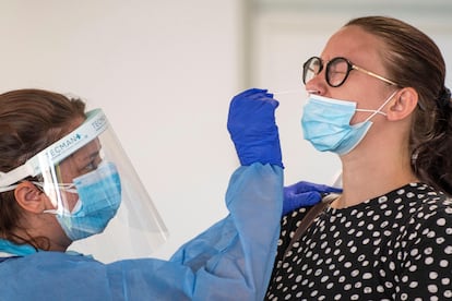 A woman gets tested for Covid-19 in Palma de Mallorca.