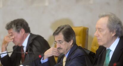 El tribunal durante la sesión en que se publica el primer fallo del proceso.