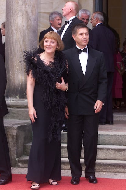 Angela Merkel y su marido, Joachim Sauer, en el Festival de Bayreuth en 2001. 