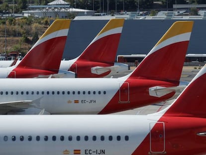 Colas de varios aviones de Iberia.