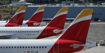 Colas de varios aviones de Iberia.