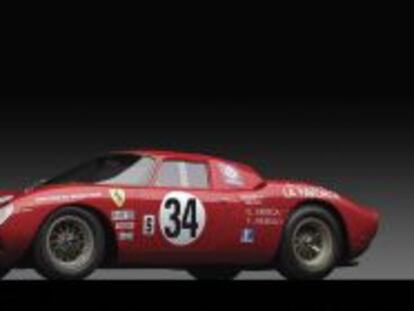 Ferrari 250 LM rojo de 1964 que quedó primero en su categoría en las 24 horas de Daytona en 1968.