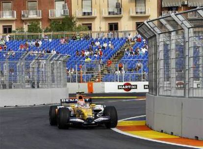 Aspecto que ofrecían las gradas, ayer, durante el entrenamiento de Fernando Alonso.