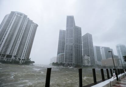 Aumento del nivel del agua en la bahía de Vizcaína en Miami