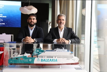 Guillermo y Adolfo Utor, vicepresidente y presidente de Baleària, respectivamente, este miércoles, en la terminal de la naviera en Dénia, en una imagen cedida.