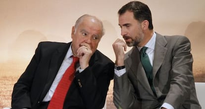 El secretario general iberoamericano, Enrique Iglesias, con el Pr&iacute;ncipe en mayo pasado.