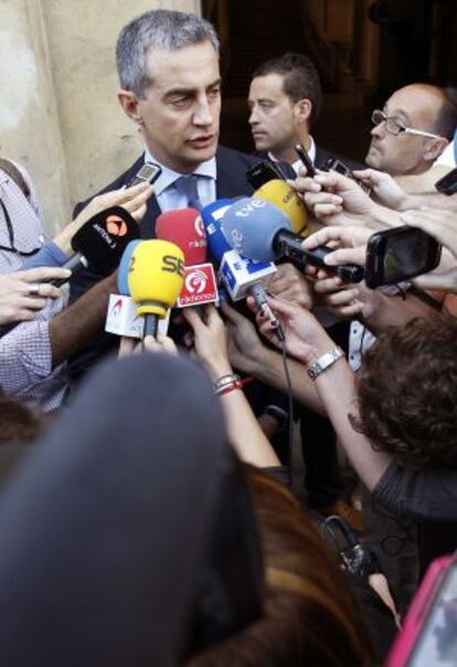Ricardo Costa tras declarar en el TSJ en 2012.