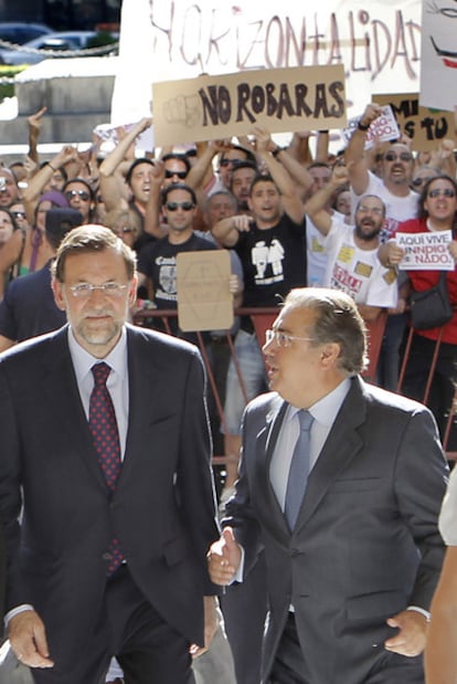 Rajoy con Juan Ignacio Zoido, ayer.