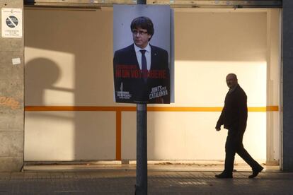 Un cartel electoral de Carles Puigdemont durante la campaña del 10-N en Terrassa.