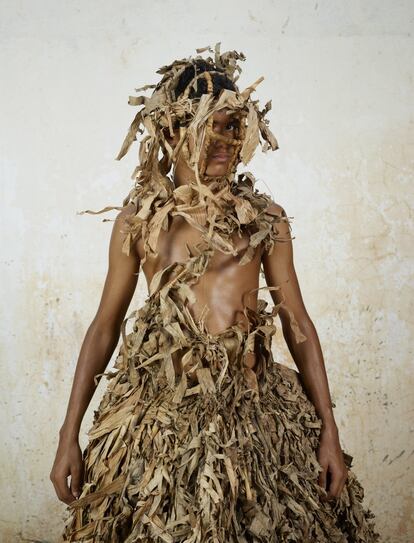 Celebrada a mediados de junio, la festividad de Corpus Christi en La Villa (Panamá) incluye en sus celebraciones a los Negros bozales. Estos personajes aparecen en la danza zaracundé, que relata la fuga de una familia de cimarrones.