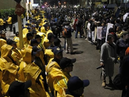 Protesta de Yo Soy 132 frente a Televisa.