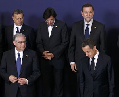 El primer ministro h&uacute;ngaro, Viktor Orb&aacute;n; su hom&oacute;logo belga, Elio Di Rupo; el presidente espa&ntilde;ol, Mariano Rajoy, el primer ministro griego, Lucas Papadimos y el presidente franc&eacute;s, Nicolas Sarkozy, en Bruselas.