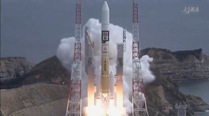 Lanzamiento del cohete H-IIA con la sonda espacial `Hayabusa 2´, desde el Centro Espacial Tanegashima.