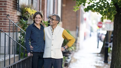 This photo obtained October 14, 2019 courtesy of the Massachusetts Institute of Technology(MIT) shows Abhijit Banerjee and Esther Duflo winners of the 2019 Nobel Prize for Economics at their home in Boston, Massachusetts on October 14, 2019. - A trio of American economists on October 14, 2019 won the Nobel Economics Prize for their work in the fight against poverty, including novel initiatives in education and healthcare, the Royal Swedish Academy of Sciences said. Indian-born Abhijit Banerjee of the US, his French-American wife Esther Duflo -- a former advisor to ex-US president Barack Obama -- and Michael Kremer of the US were honoured "for their experimental approach to alleviating global poverty," the jury said."This year's laureates have introduced a new approach to obtaining reliable answers about the best ways to fight global poverty," the jury said. (Photo by Bryce Vickmark / MIT / AFP) / RESTRICTED TO EDITORIAL USE - MANDATORY CREDIT "AFP PHOTO / MASSACHUSETTS INSTITUTE OF TECHNOLOGY/BRYCE VICKMAN/HANDOUT" - NO MARKETING - NO ADVERTISING CAMPAIGNS - DISTRIBUTED AS A SERVICE TO CLIENTS