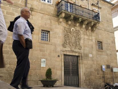 Fachada principal y entrada al público del Museo Arqueológico de Ourense, situado en la Praza Maior de la ciudad.