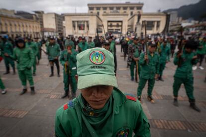 La guardia indígena en la Plaza de Bolívar, en Bogotá, el 3 de mayo de 2023.