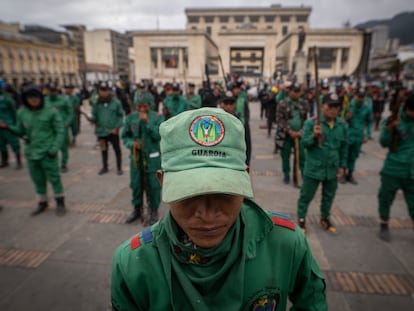 La guardia indígena en la Plaza de Bolívar, en Bogotá, el 3 de mayo de 2023.