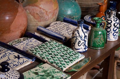Una muestra de la cerámica colorista y tradicional de Úbeda, creada por Alfarería Tito.