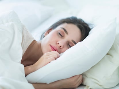 Son idóneas para garantizar una buena postura al dormir y evitar dolores en las cervicales. GETTY IMAGES.