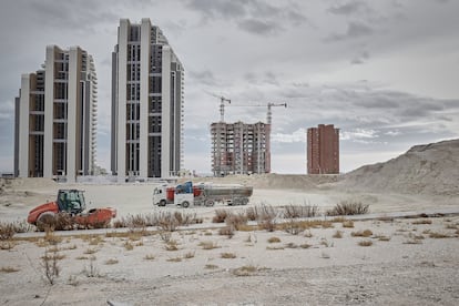 Edificios en construcción en Benidorm, España, en febrero de 2024.