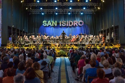 La Banda Sinfónica Municipal de Madrid durante una de sus actuaciones en la fiestas de San Isidro Labrador.