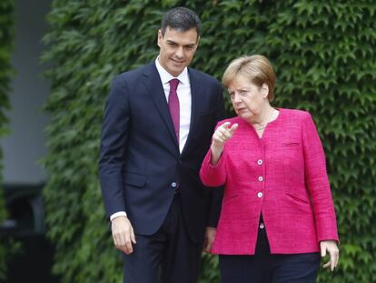 Angela Merkel y Pedro Sánchez, en la puerta de la Cancillería en agosto pasado.