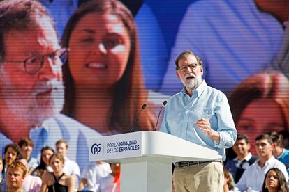 El expresidente del Gobierno, Mariano Rajoy, durante su intervención en el mitin del Partido Popular celebrado en Madrid.  