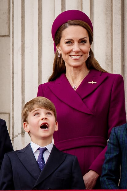De nuevo en un acto público de los Windsor, la espontaneidad y los gestos del más pequeño de la familia, el príncipe Luis (que cumplió siete años el pasado 23 de abril), han vuelto a acaparar todas las miradas.