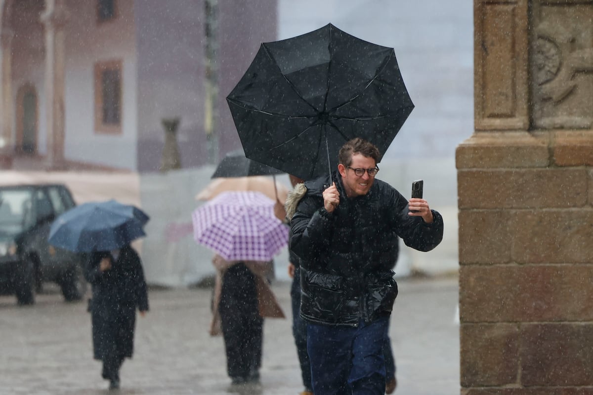 La Aemet activa un aviso por lluvias intensas y persistentes para el miércoles ante la llegada de la borrasca ‘Leonardo’