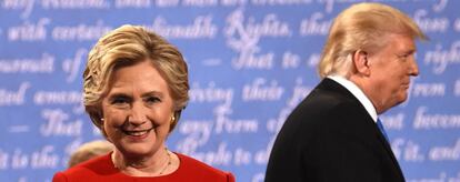 Hillary Clinton (izquierda) y Donald Trump, tras el primer debate.