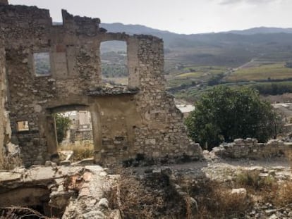 Cases en ruïnes, al poble vell de Corbera d’Ebre, tal com van quedar a la tardor de 1938.