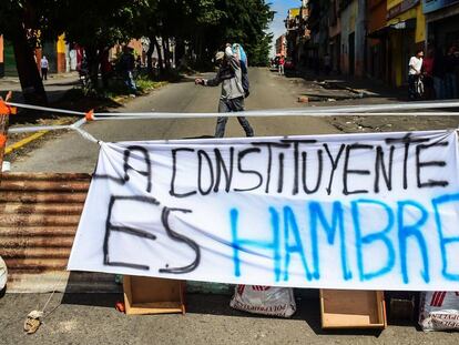 Pancarta con la Asamblea Constituyente que pretende elegir Maduro.