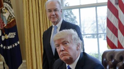 O presidente Donald Trump com o demitido secretário de Saúde, Tom Price. 