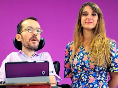 El secretario de Organizaci&oacute;n y Programa de Podemos, Pablo Echenique, y la coportavoz, Noelia Vera.