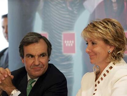 El consejero de Educación, Luis Peral, con la presidenta regional, Esperanza Aguirre.