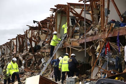 Apartamentos destrozados tras la explosión de una planta de fertilizantes en West, Texas (EE UU). La explosión se sintió en viviendas situadas a 80 kilómetros a la redonda y provocó un terremoto de 2,1 de magnitud en la escala de Richter, según ha informado el observatorio geológico de Estados Unidos (USGS).