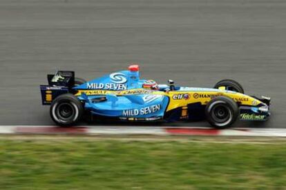 Fernando Alonso en su coche.