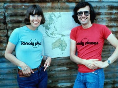 Maureen y Tony Wheeler, fundadores de Lonely Planet, en una foto tomada en Sidney en 1976.