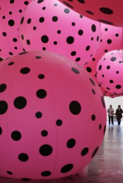 Instalación de la artista japonesa Yayoi Kusama.