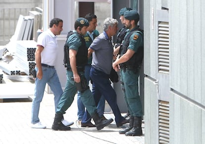 Villar, durant l'escorcoll a la seu de la Federació.