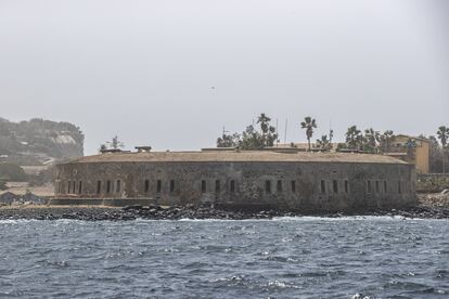 Vista general de Goree Island (Dakar, Senegal). Esta isla fue el centro del comercio de esclavos de África a América y Europa hace dos siglos. Actualmente está protegida por la UNESCO, atrae a miles de turistas y es conocida como la "Isla de la Vergüenza".