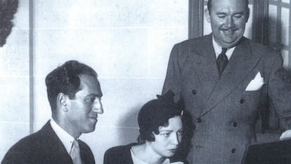 De izquierda a derecha, George Gershwin, la pianista Dana Suesse y Paul Whiteman, en octubre de 1932.