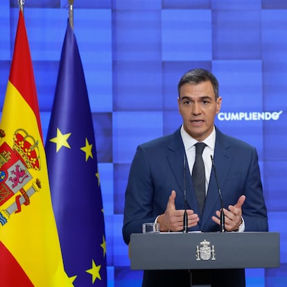 MADRID, 31/07/2024.- El presidente del Gobierno, Pedro Sánchez, hace este miércoles balance del curso político antes del paréntesis de agosto, al que el Ejecutivo llega con un preacuerdo con ERC para la investidura de Salvador Illa en Cataluña, con el anuncio de una querella contra el juez que investiga a Begoña Gómez y con buenos datos económicos pero sin presupuestos. EFE/ Mariscal
