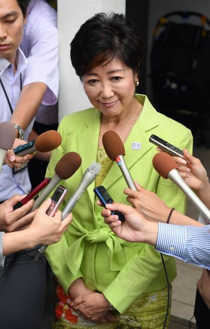 Yuriko Koike ha hecho historia al convertirse en la primera mujer en ganar las elecciones al gobierno de Tokio. La que fuese diputada del PLD en el Parlamento nacional, ejerció de ministra de Defensa y Medio Ambiente en anteriores gobiernos.
