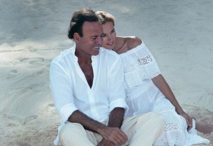 Julio Iglesias con su esposa Miranda.a